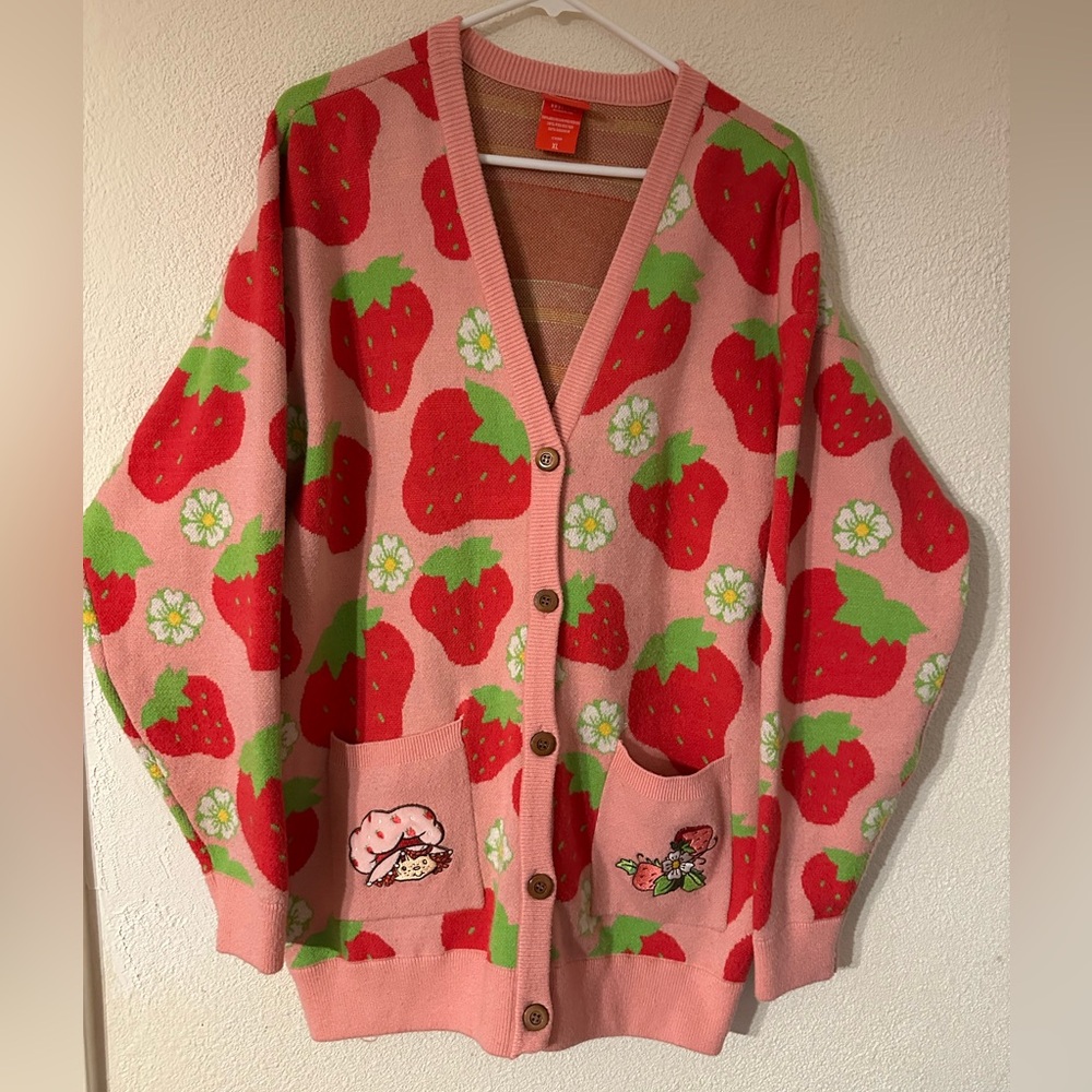 Boxlunch Strawberry Shortcake Allover Strawberry Print Cardigan Women Pockets XL